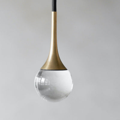 Dugdråben High Rise: Eksklusiv lysekrone i messing og aluminium