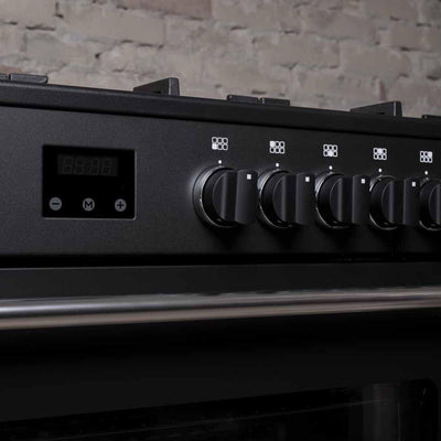 Sådan vælger du mellem Bertazzoni gas og induktion