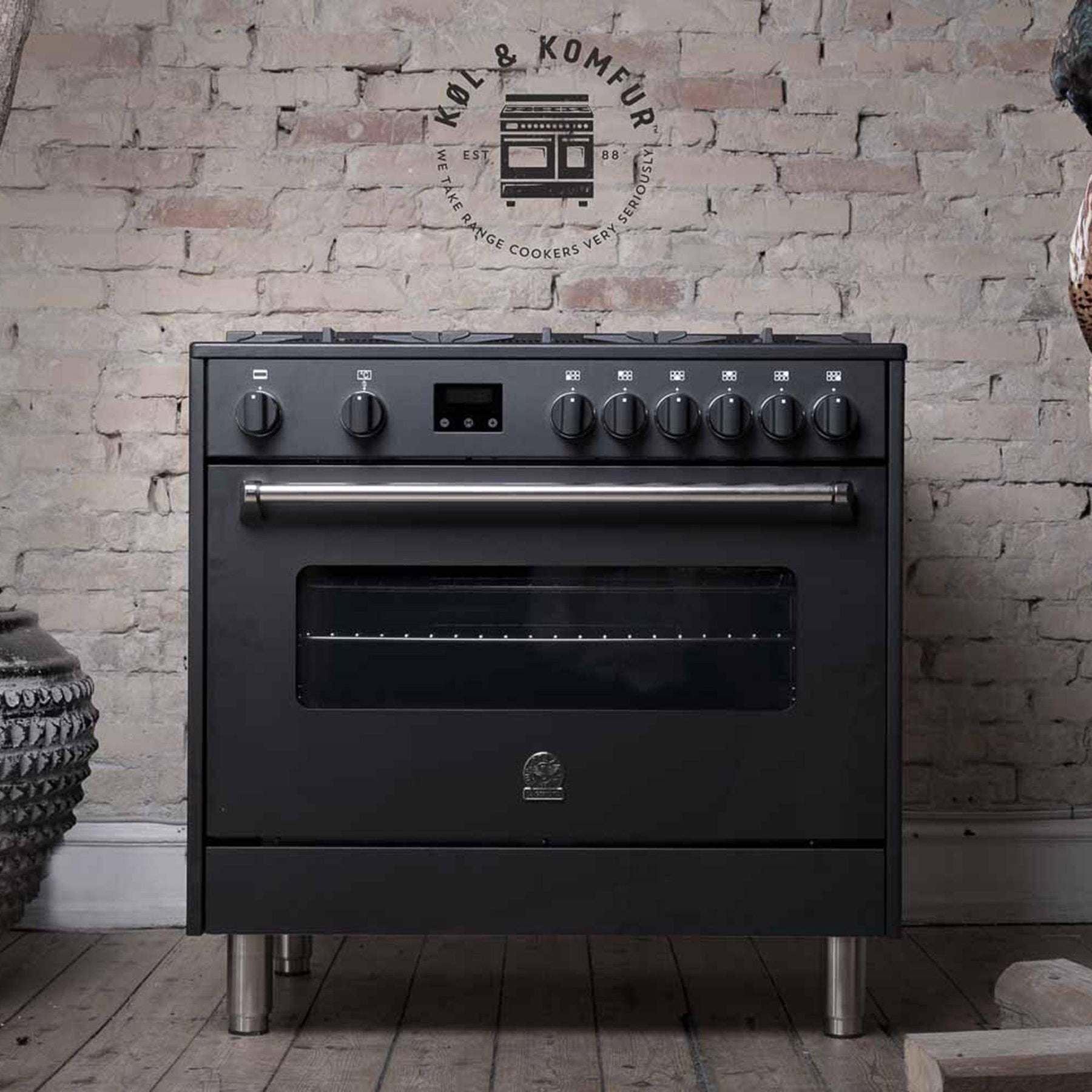 La Germania Black Beast AMS96L61CZWA – Det Ultimative 90 cm Komfur med Gas og Induktion List Hero Image